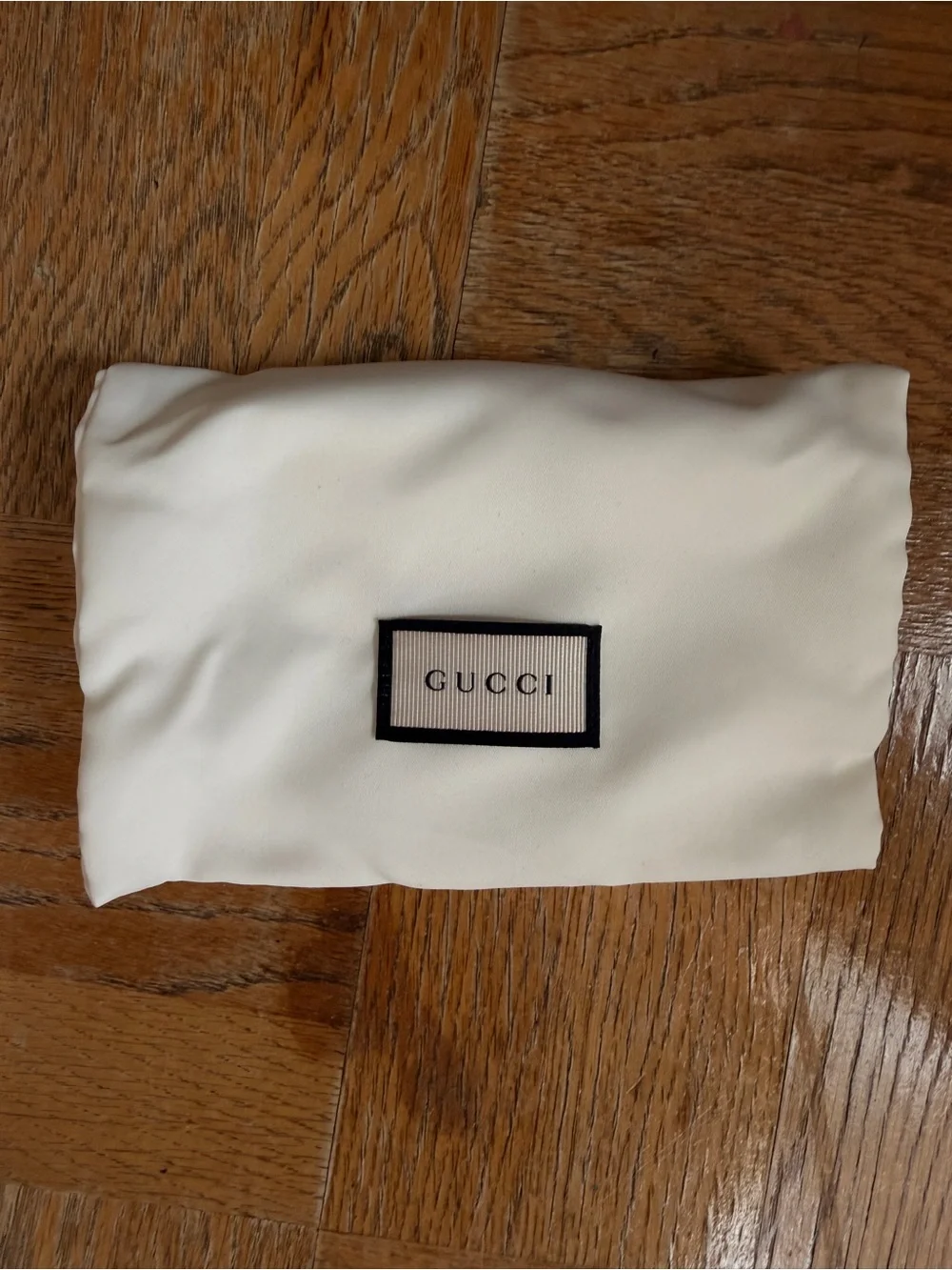 Gucci Red Embossed GG Leather Card Holder - Picture 6 of 7